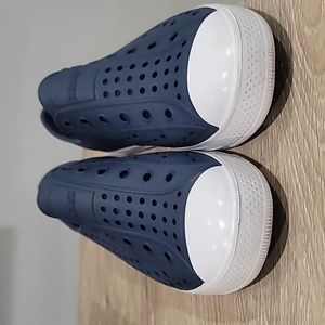 Saguaro blue boys water shoes size 7.